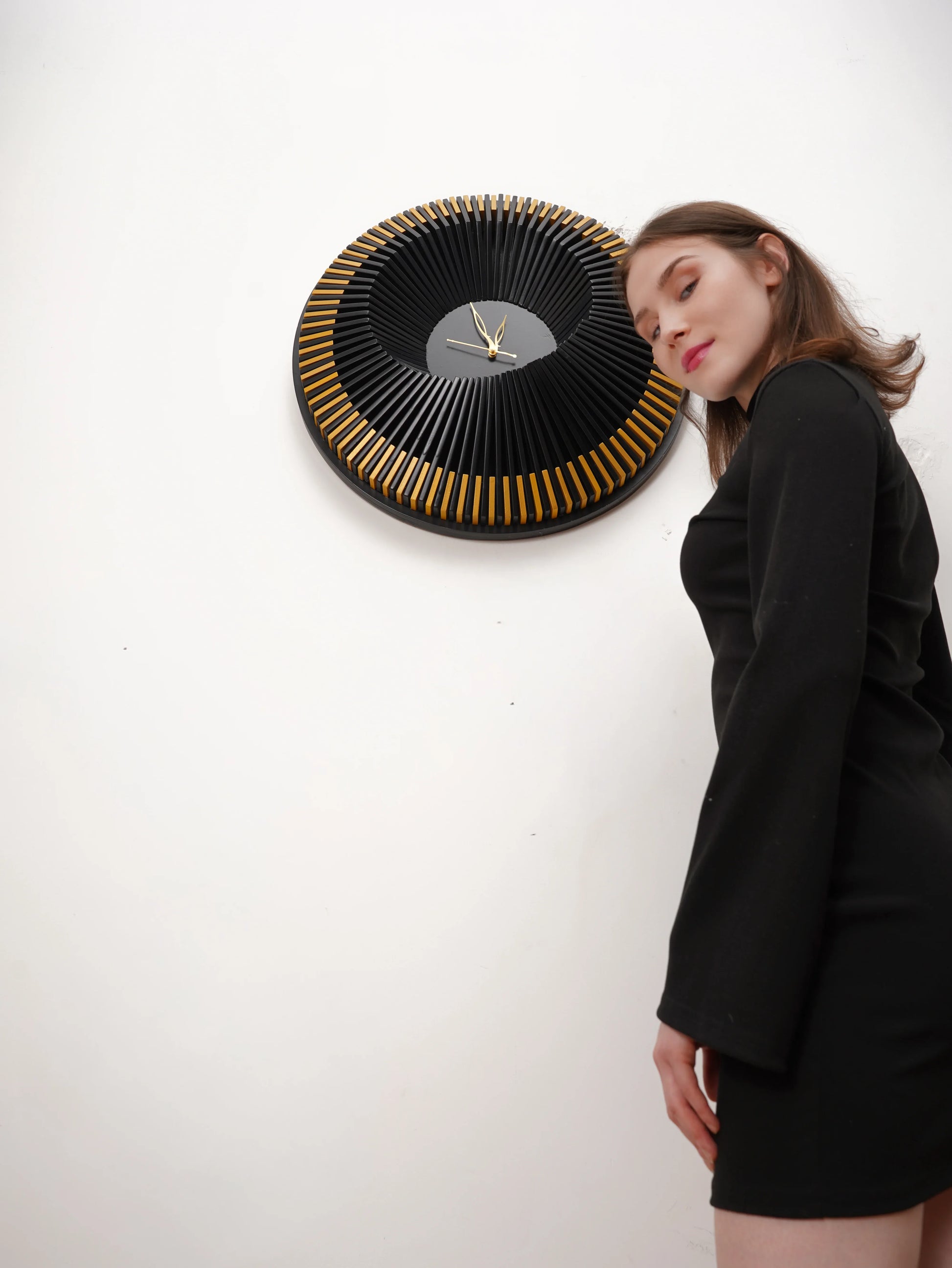 Kinetic 3D Radial Flux Wall Clock — Concentric Geometric Timepiece — Modern Op-Art Silent Art-Grade Composite Decor - velvet & grain