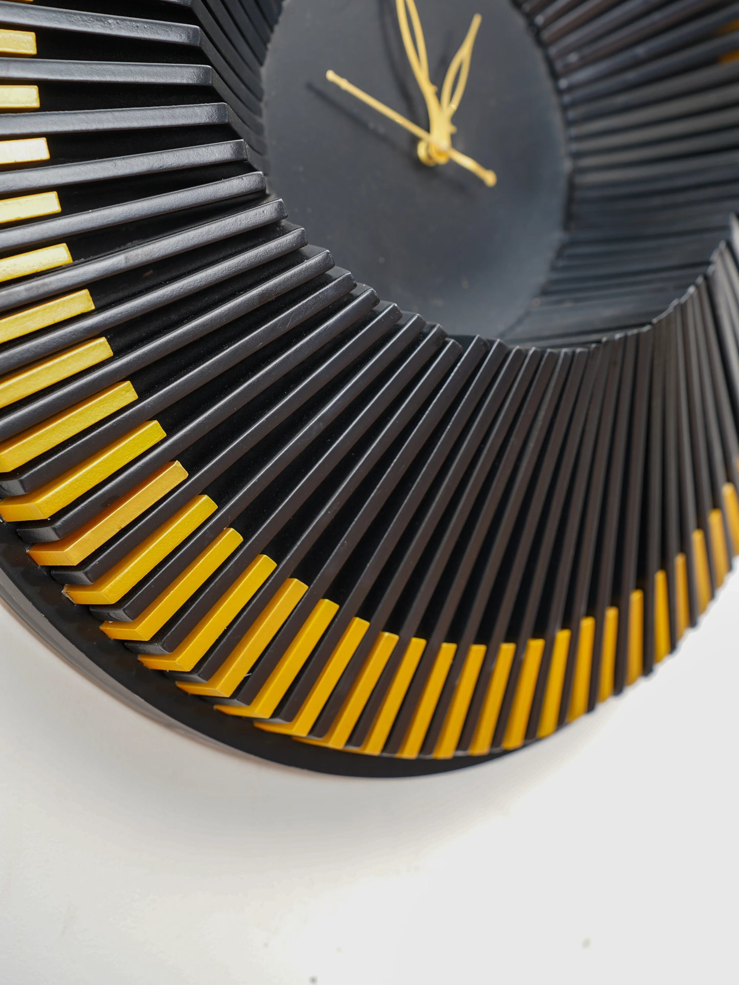 Kinetic 3D Radial Flux Wall Clock — Concentric Geometric Timepiece — Modern Op-Art Silent Art-Grade Composite Decor - velvet & grain