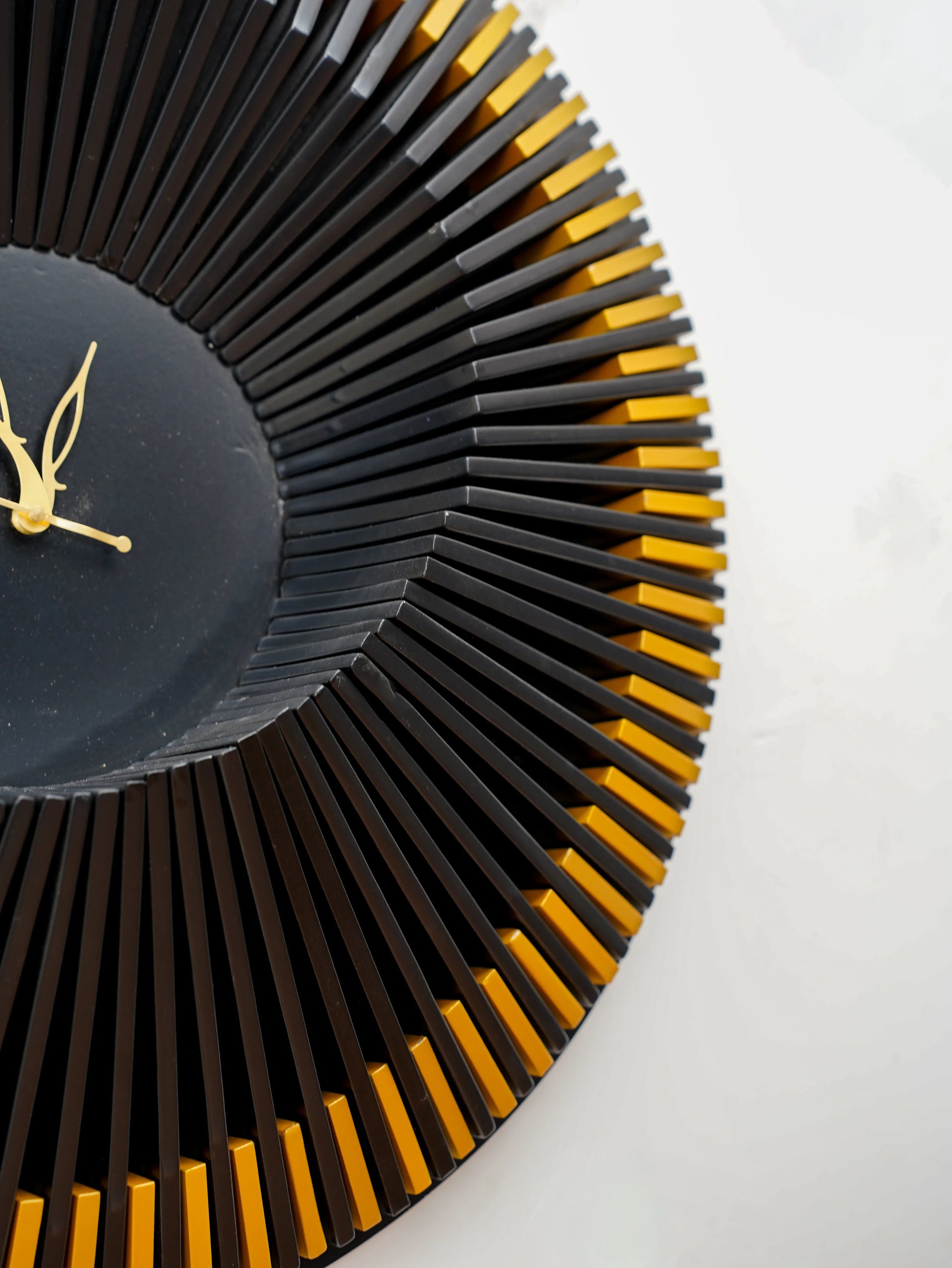 Kinetic 3D Radial Flux Wall Clock — Concentric Geometric Timepiece — Modern Op-Art Silent Art-Grade Composite Decor - velvet & grain