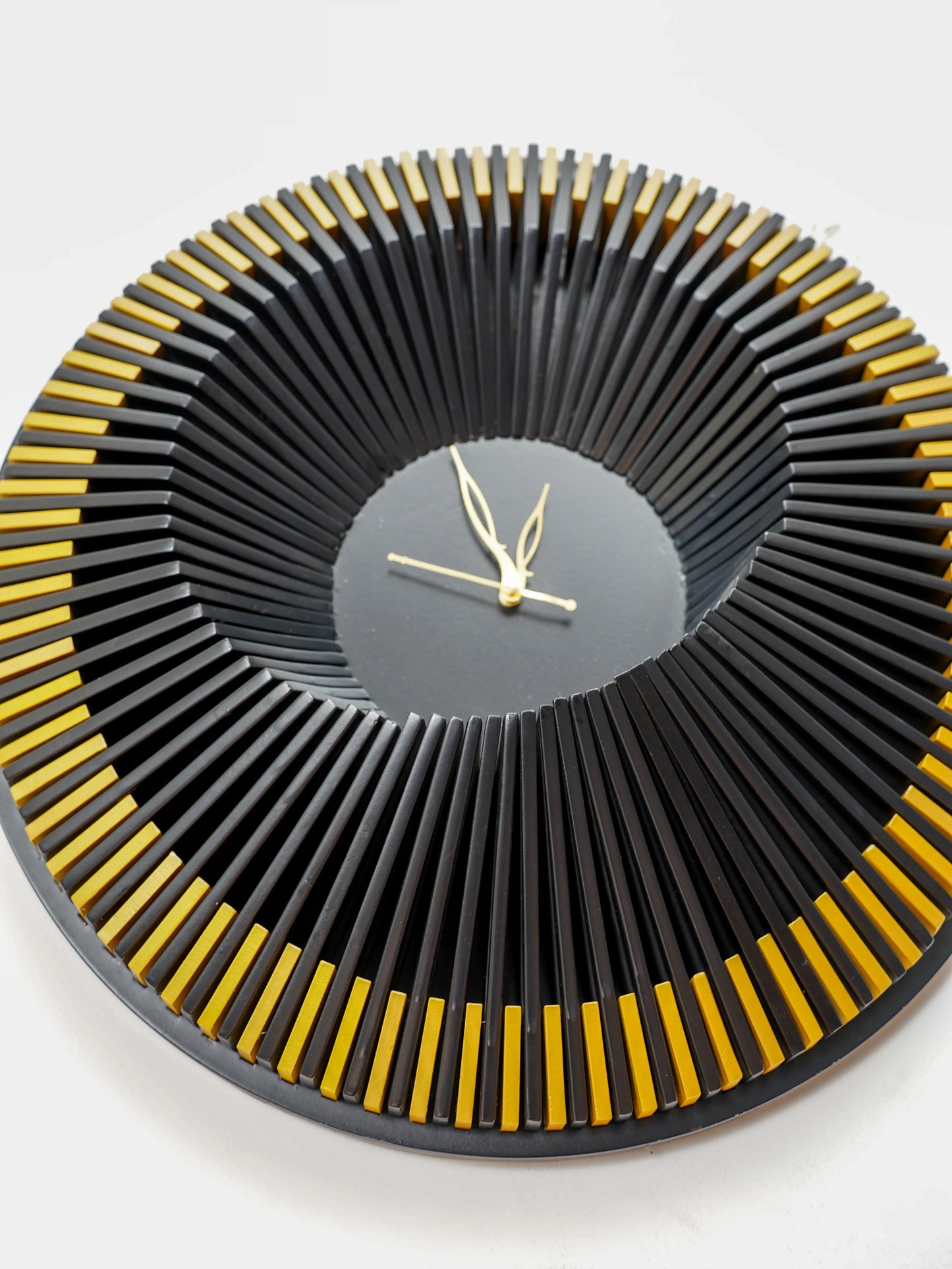 Kinetic 3D Radial Flux Wall Clock — Concentric Geometric Timepiece — Modern Op-Art Silent Art-Grade Composite Decor - velvet & grain